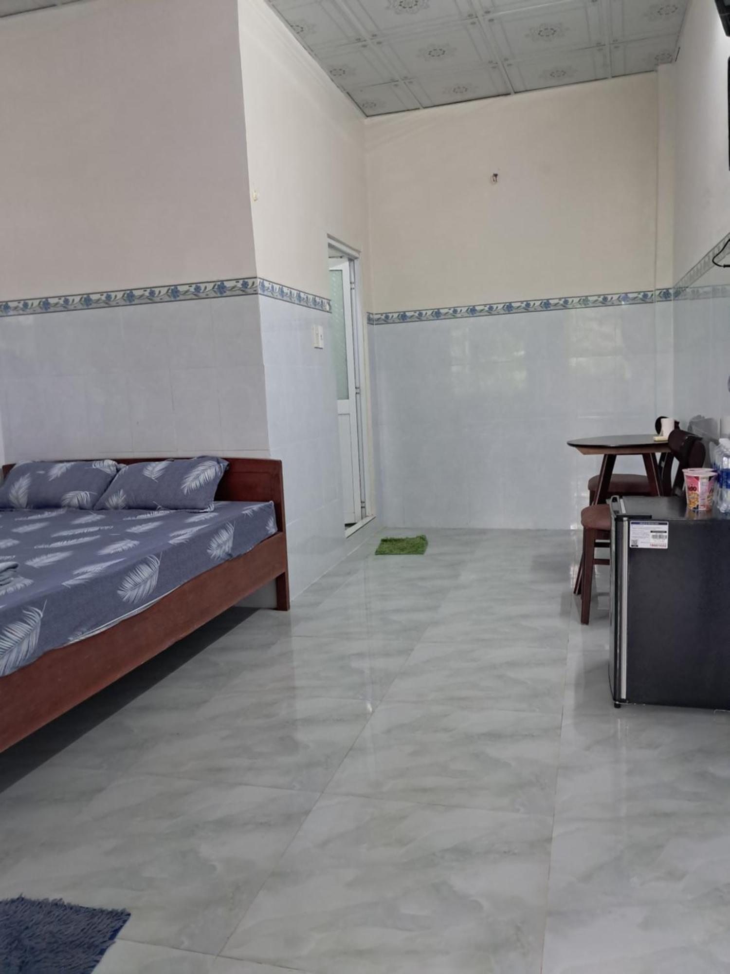 Nhà Nghỉ NgọC PhuọNg Hon Son Hotel Lai Son Kültér fotó